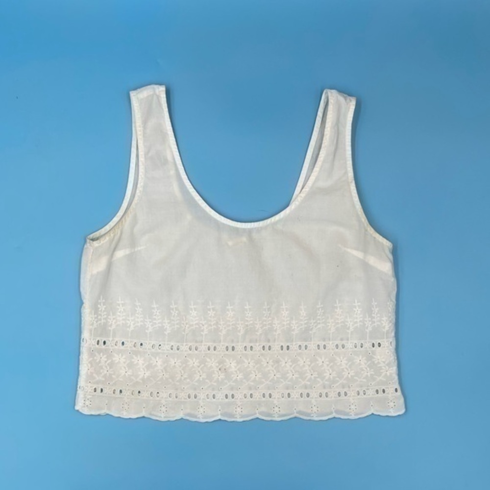 LA HEARTS Embroidered Crop Top